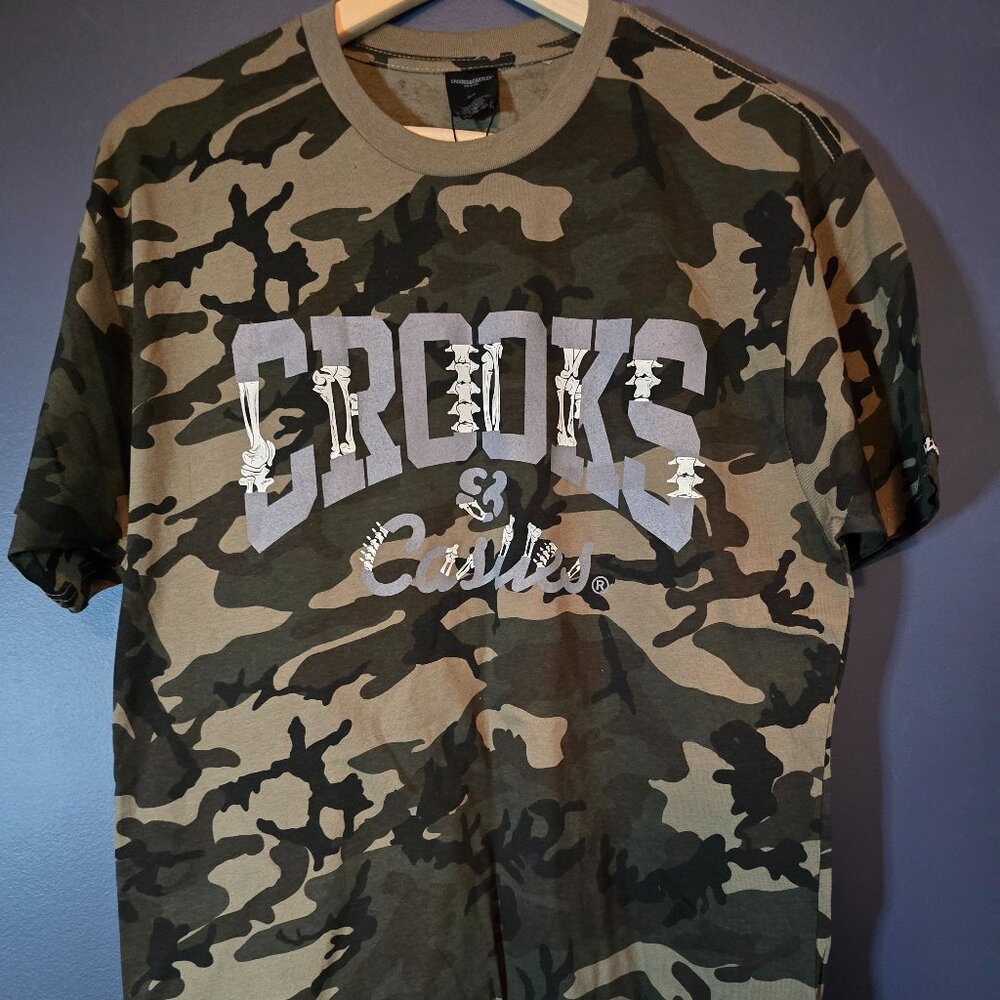Crooks & Castles camo T shirt Size M